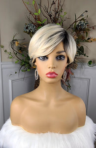 "Amira"- wig (platinum blonde)