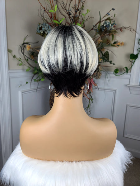 "Amira"- wig (platinum blonde)