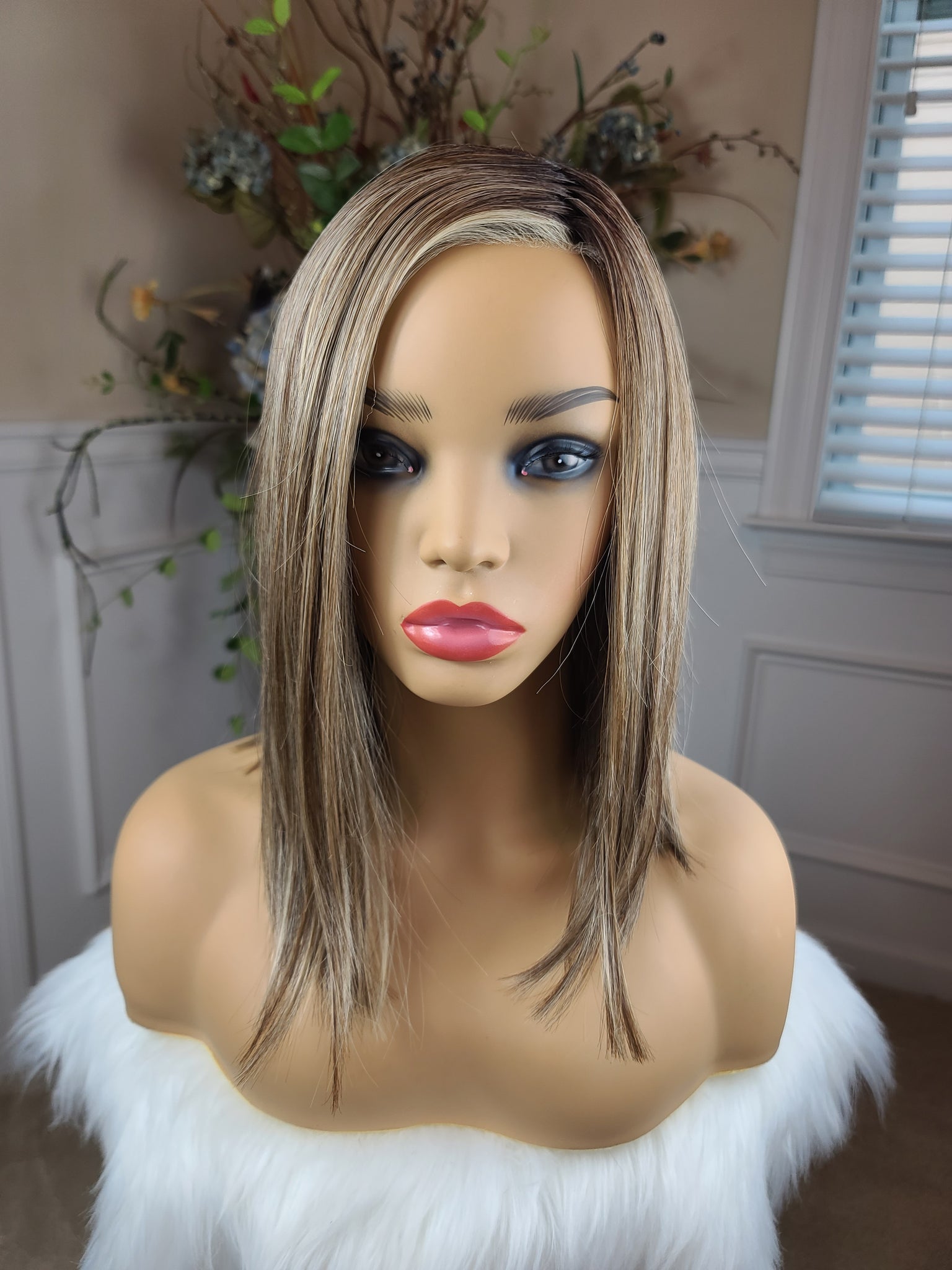 "Stella"- Lace front left part monofilament, short ( sweet cream brown)