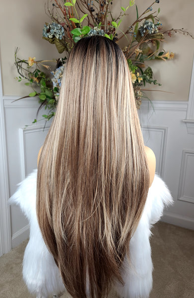 "Bella" - Beautiful long unit with bangs (cream blonde)