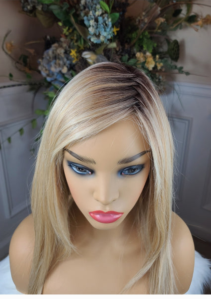 "Gwen" 18 inches- Lace front, full monofilament (honey blonde)