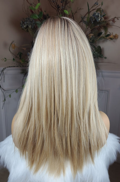 "Gwen" 18 inches- Lace front, full monofilament (honey blonde)