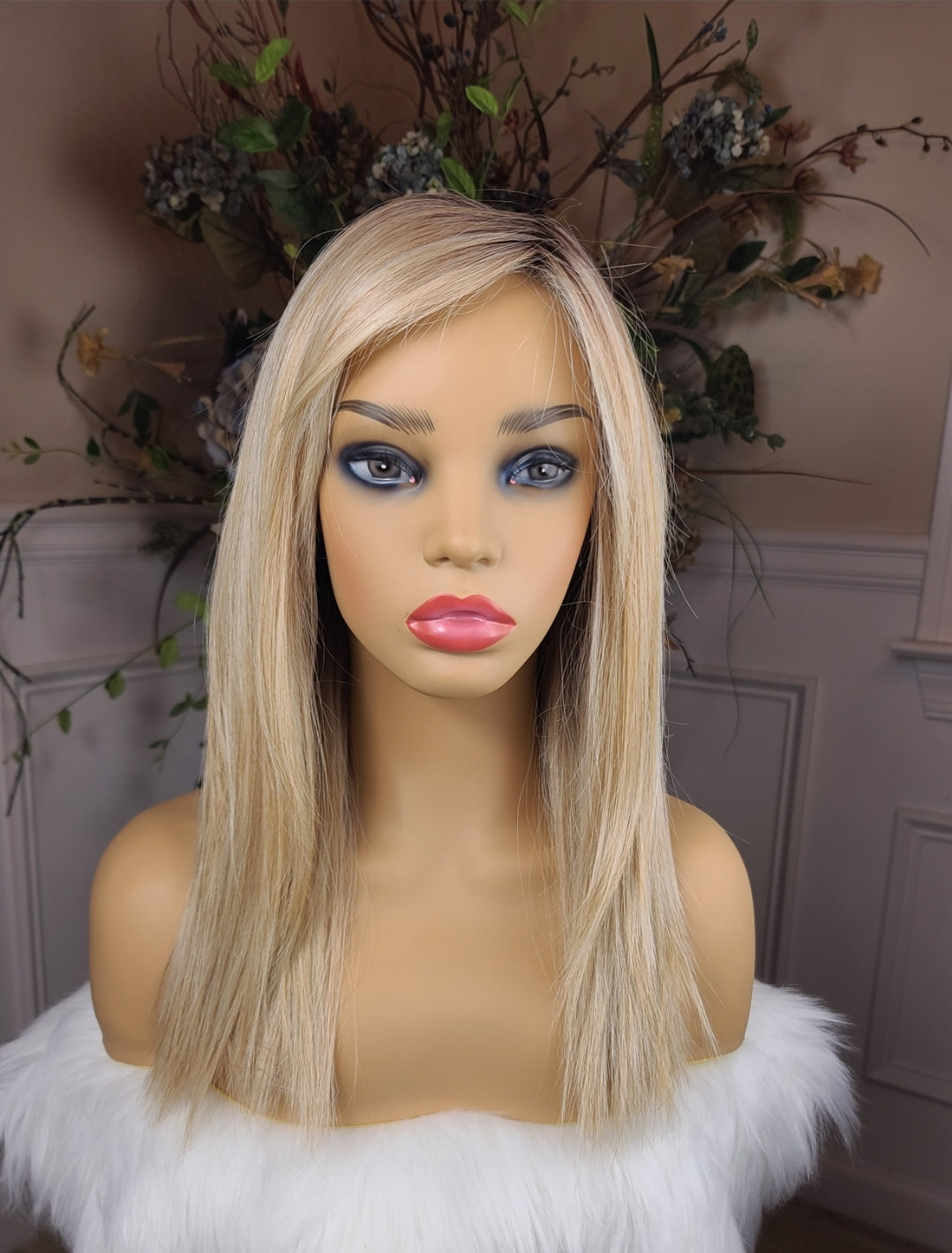 "Gwen" 18 inches- Lace front, full monofilament (honey blonde)